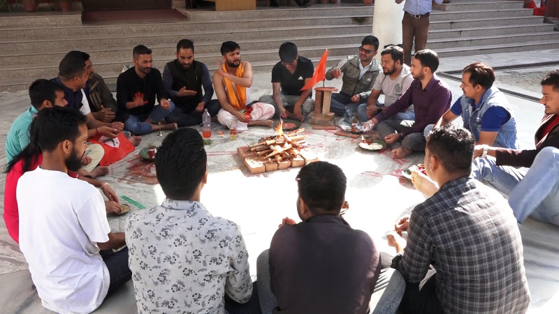 इन्जिनियरिङ्गतर्फको शुल्क घटाउन माग गर्दै भीसी कार्यालयअगाडि नेविसंघले लगायो होम